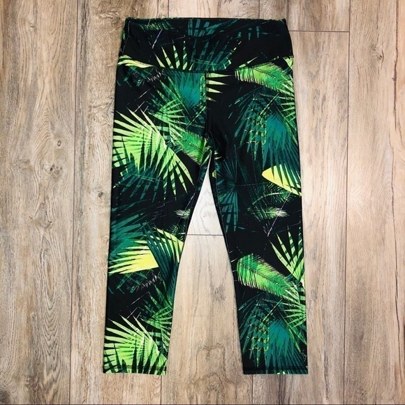 Fabletics Nature Bra and Legging Workout Set - Picture 5 of 9